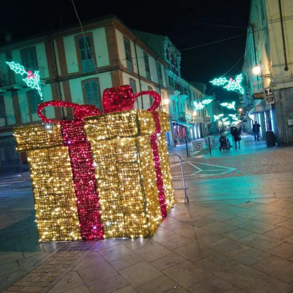 Il Monferrato Natale A Valenza Si Accende L Albero In Piazza